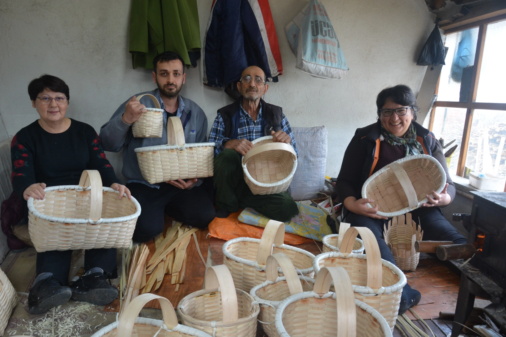 Ordu'da yaşayan Sezai Yıldıran 70 yıldır fındık dallarından sepet örüyor