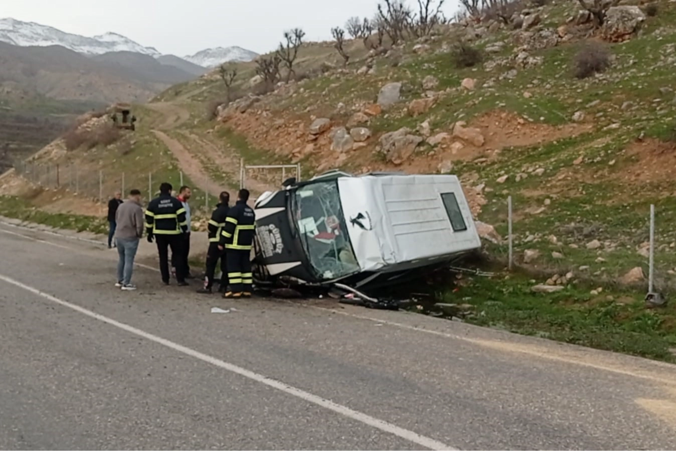 Siirt’te feci kaza: Öğrenci minibüsü devrildi