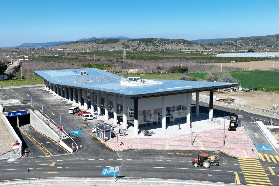 Tunç Soyer, Selçuk Terminali'ni gezdi haberinin görseli