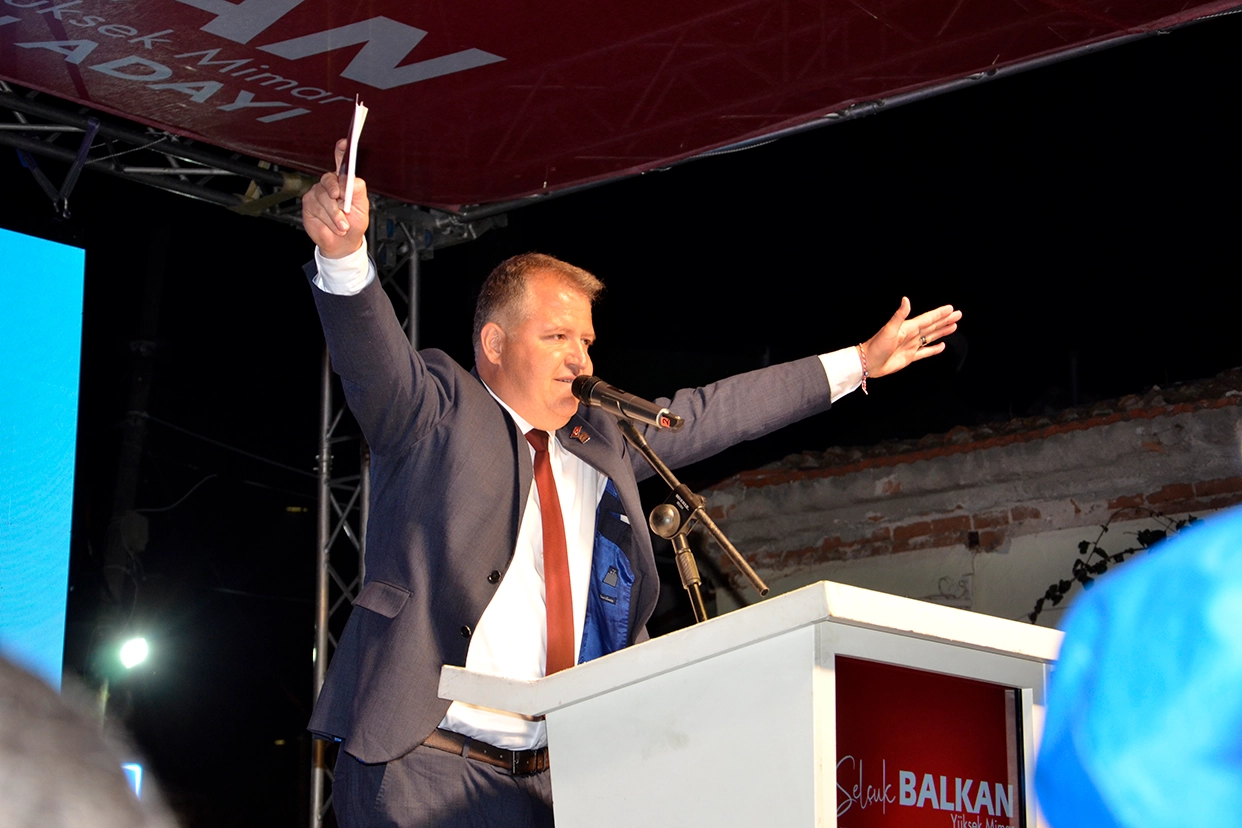 CHP adayı Balkan’dan son mitingte birlik ve beraberlik çağrısı! haberinin görseli