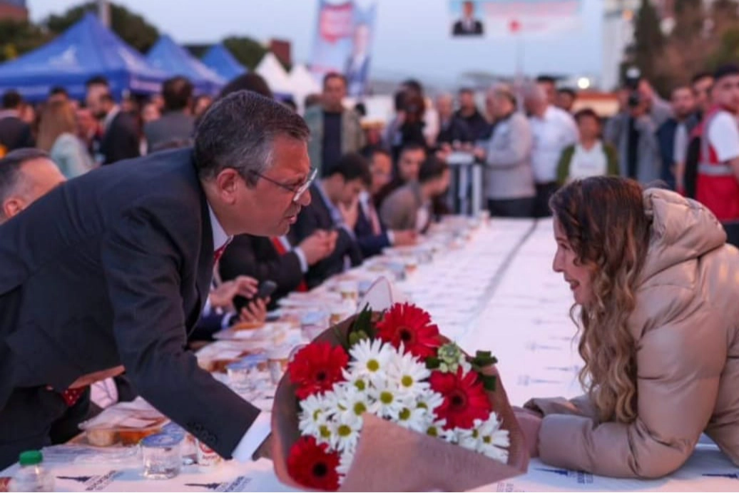 Özgür Özel staj ve çıraklık sigortası mağdurlarına sahip çıktı