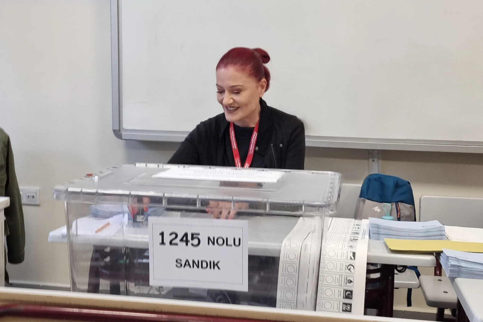 Sanatçı Candan Erçetin Sandık Kurulu Üyesi oldu haberinin görseli