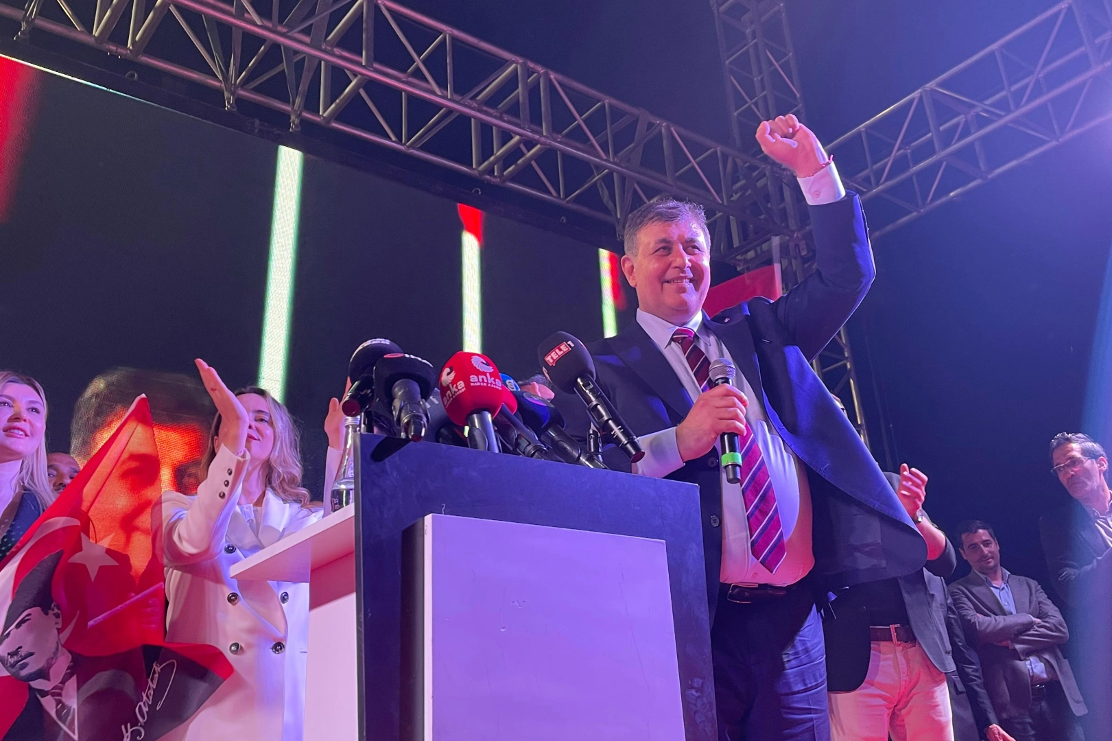 Cemil Tugay zafer kutlamasında ‘Kazandık’ dedi: Erdoğan’ın cümlesiyle seslendi haberinin görseli