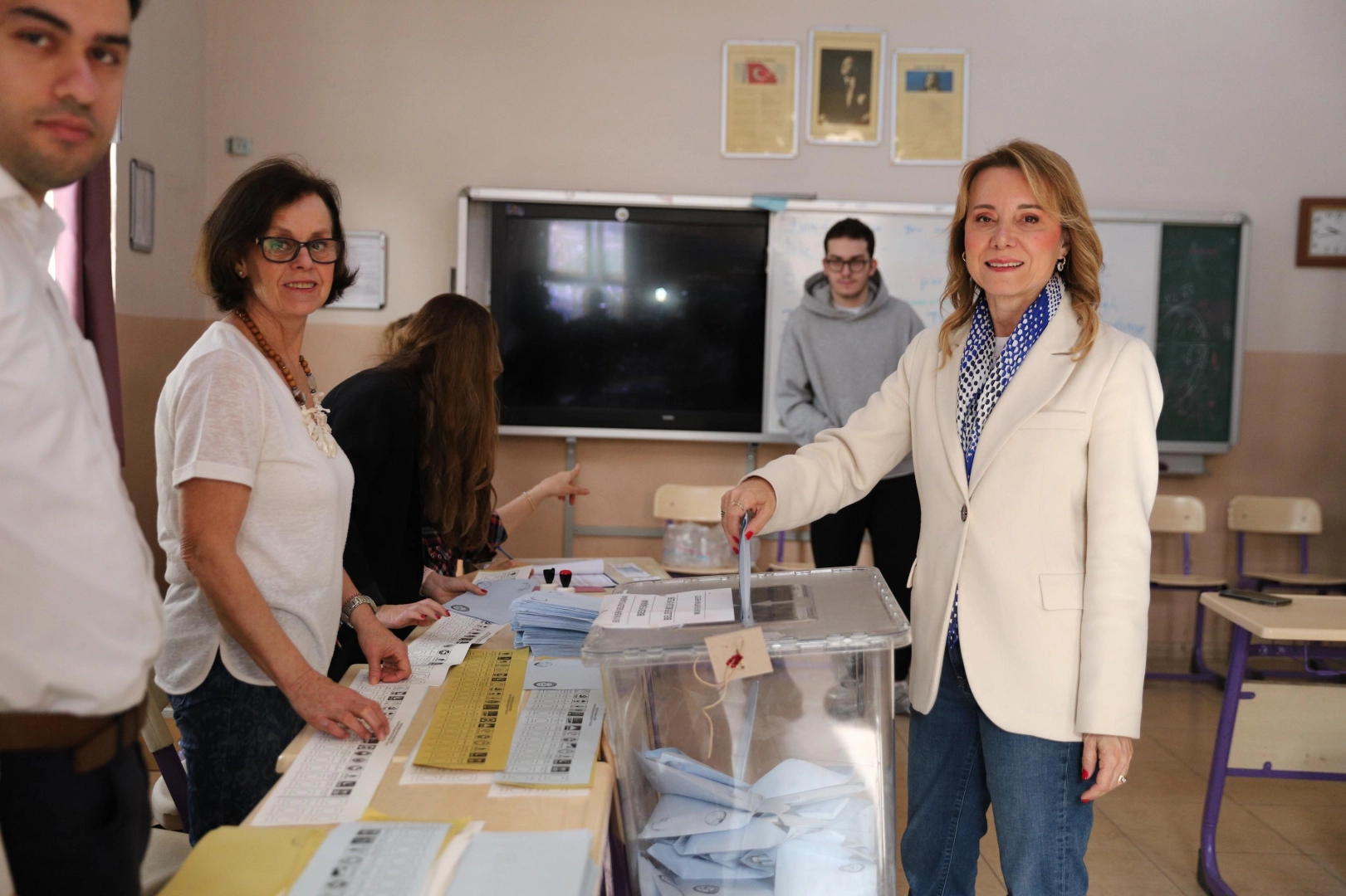 CHP'li Nilüfer Çınarlı Mutlu oyunu kullandı haberinin görseli
