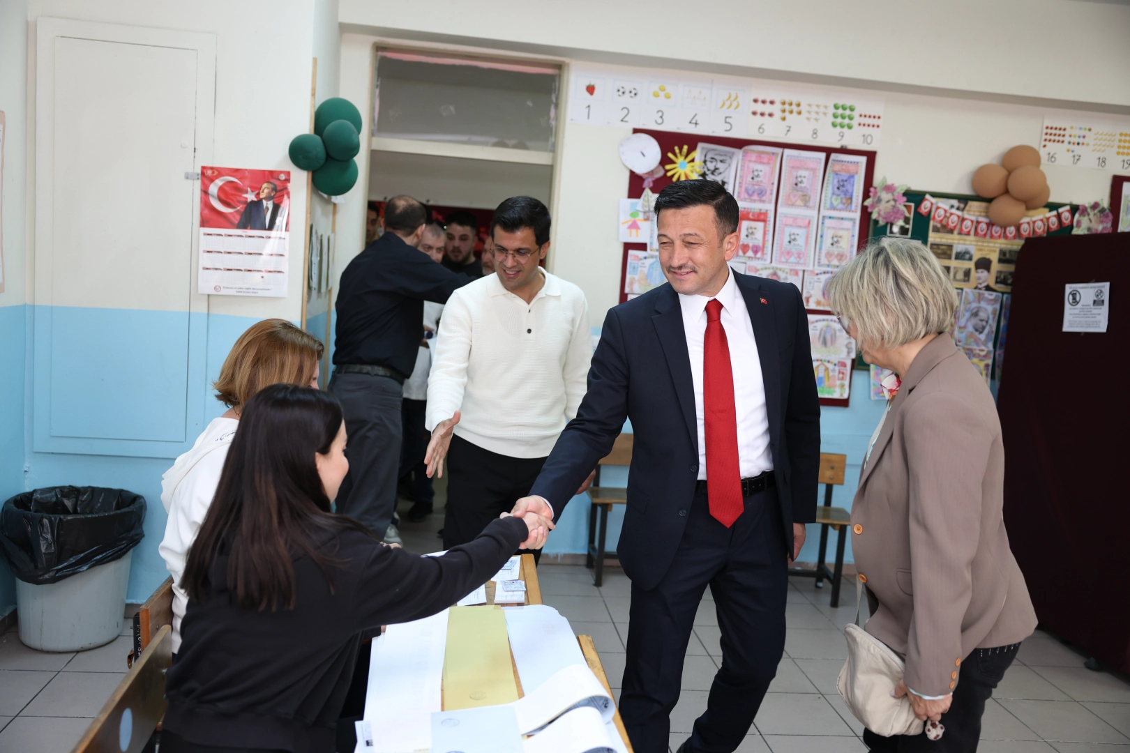 Cumhur İttifakı İzmir adayı Dağ oyunu kullandı