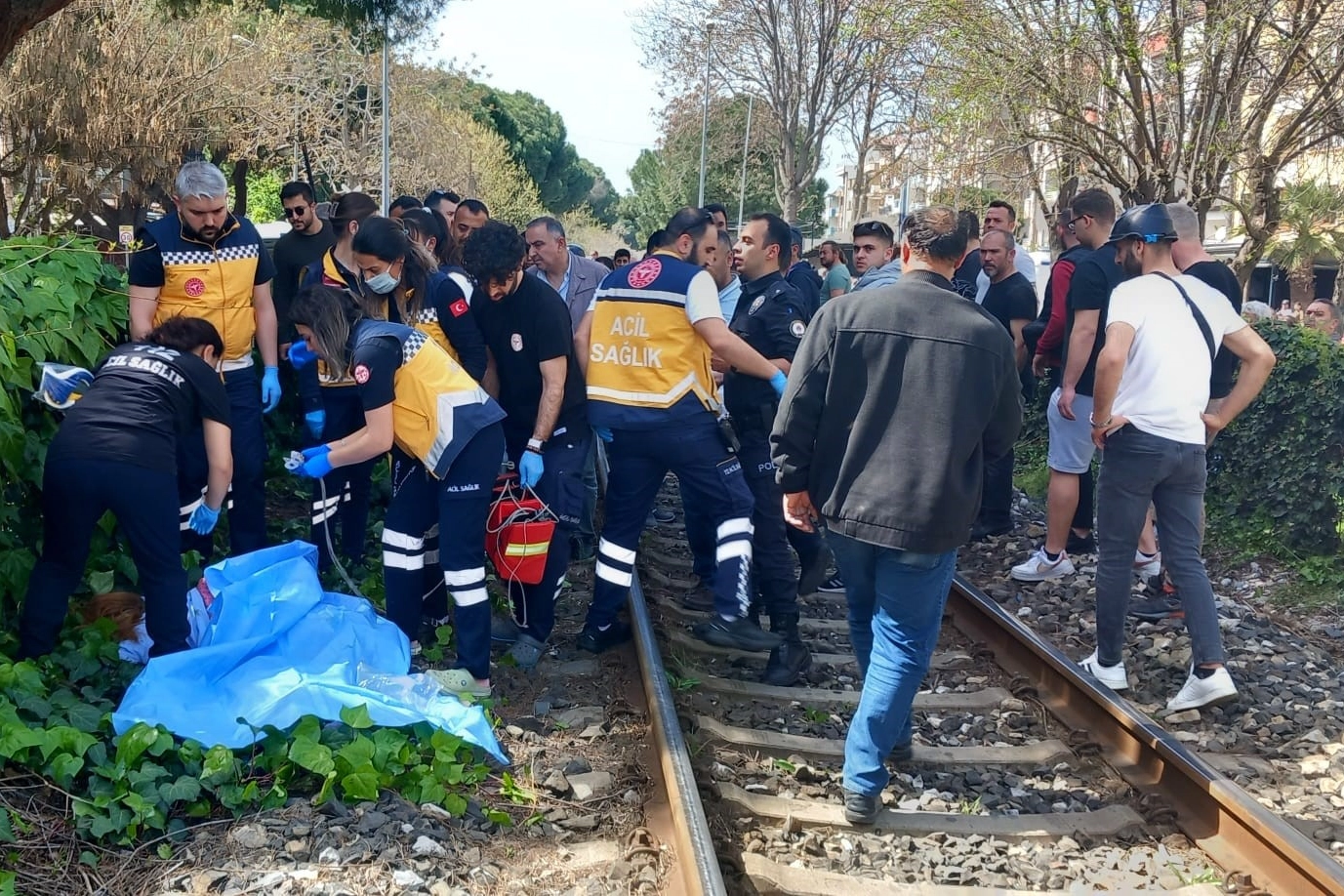 Manisa'da tren kazası: Karşıya geçmeye çalışırken canından oldu