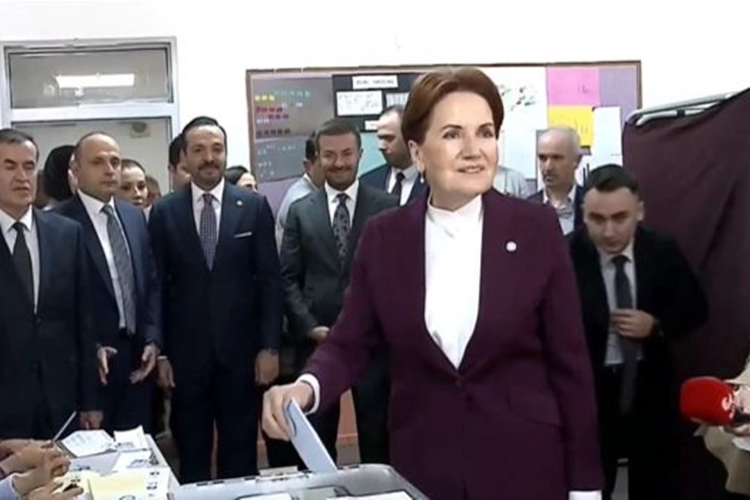 İYİ Parti genel başkanı Meral Akşener, oyunu kullandı haberinin görseli