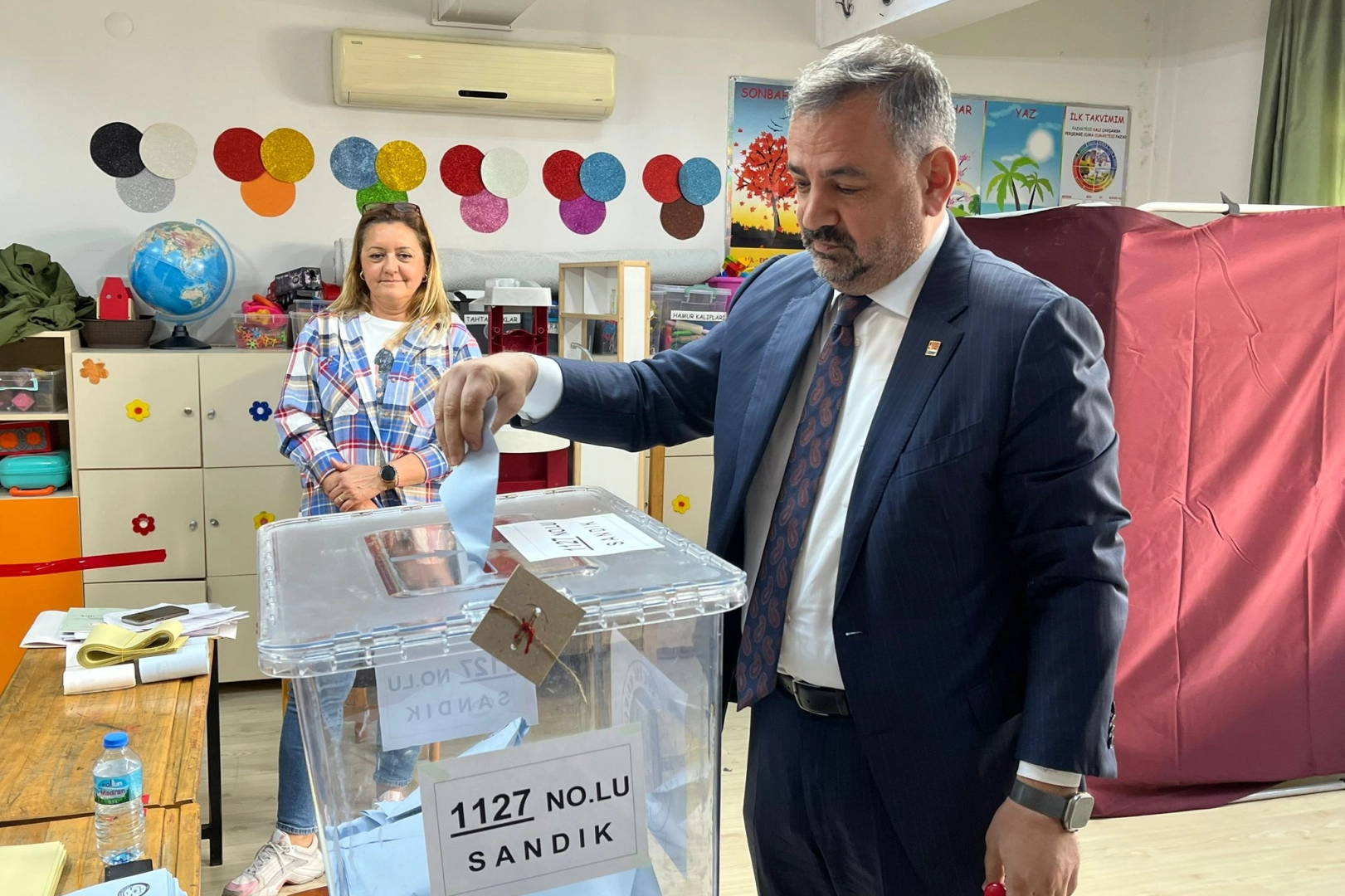 Şenol Aslanoğlu oyunu kullanmak için sandık başına gitti