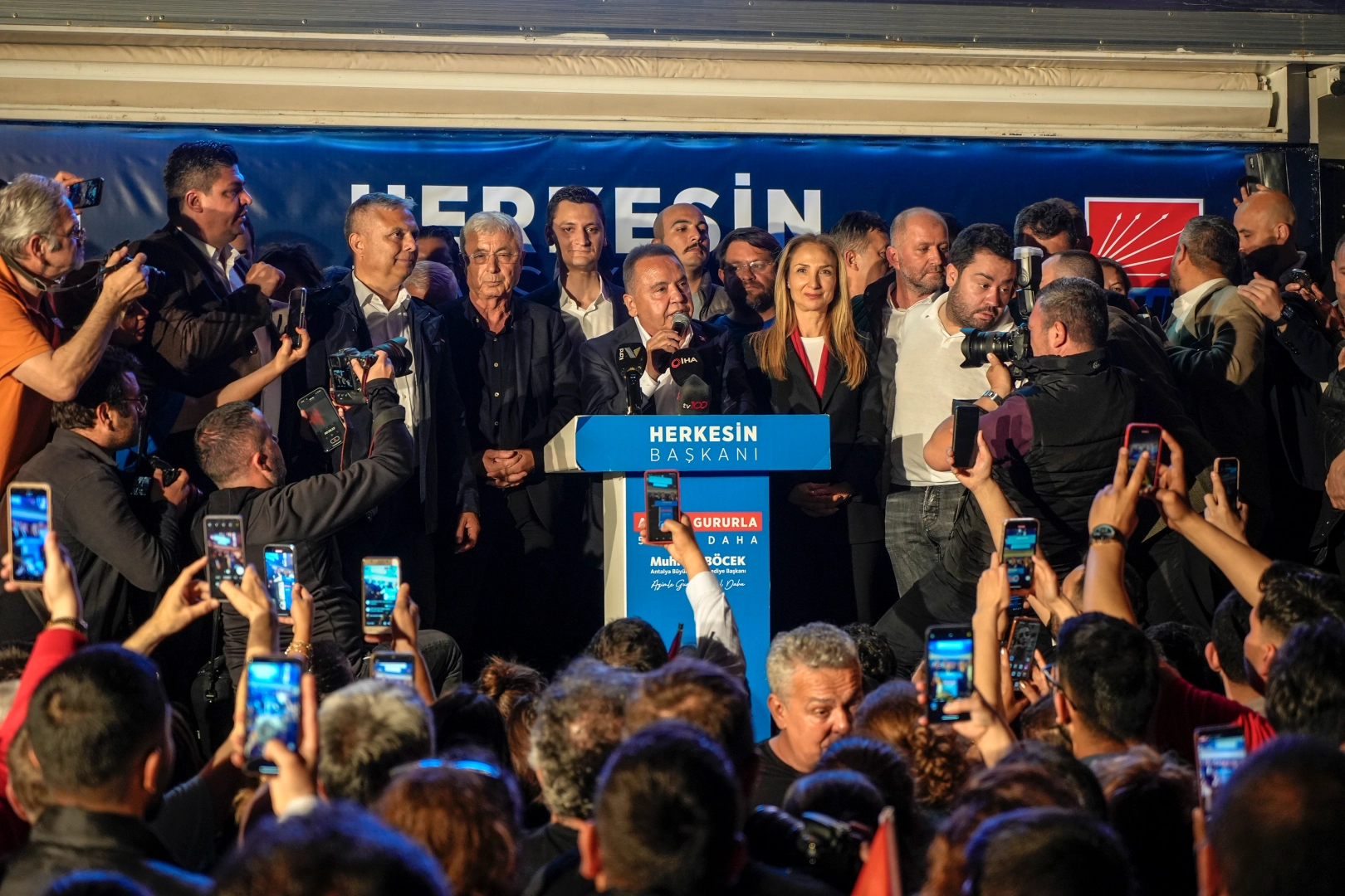 Antalya Büyükşehir Belediye Başkanı Muhittin Böcek'ten açıklama: Herkesin başkanı olmaktan vazgeçmeyeceğiz