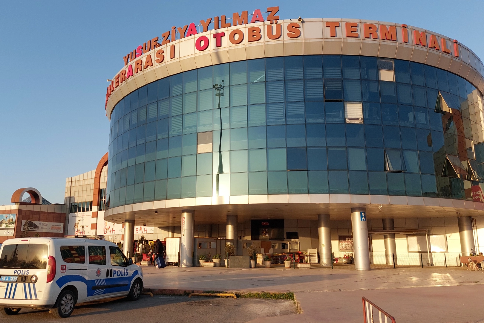 Otogarda köpek gönderme ücreti kavgası: 17 yaşındaki çocuk yaralandı haberinin görseli