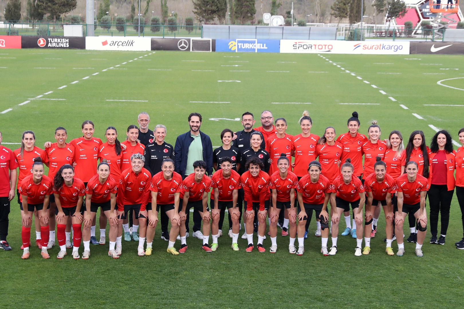 A Milli Kadın Futbol Takımı hazırlıklarını sürdürüyor haberinin görseli
