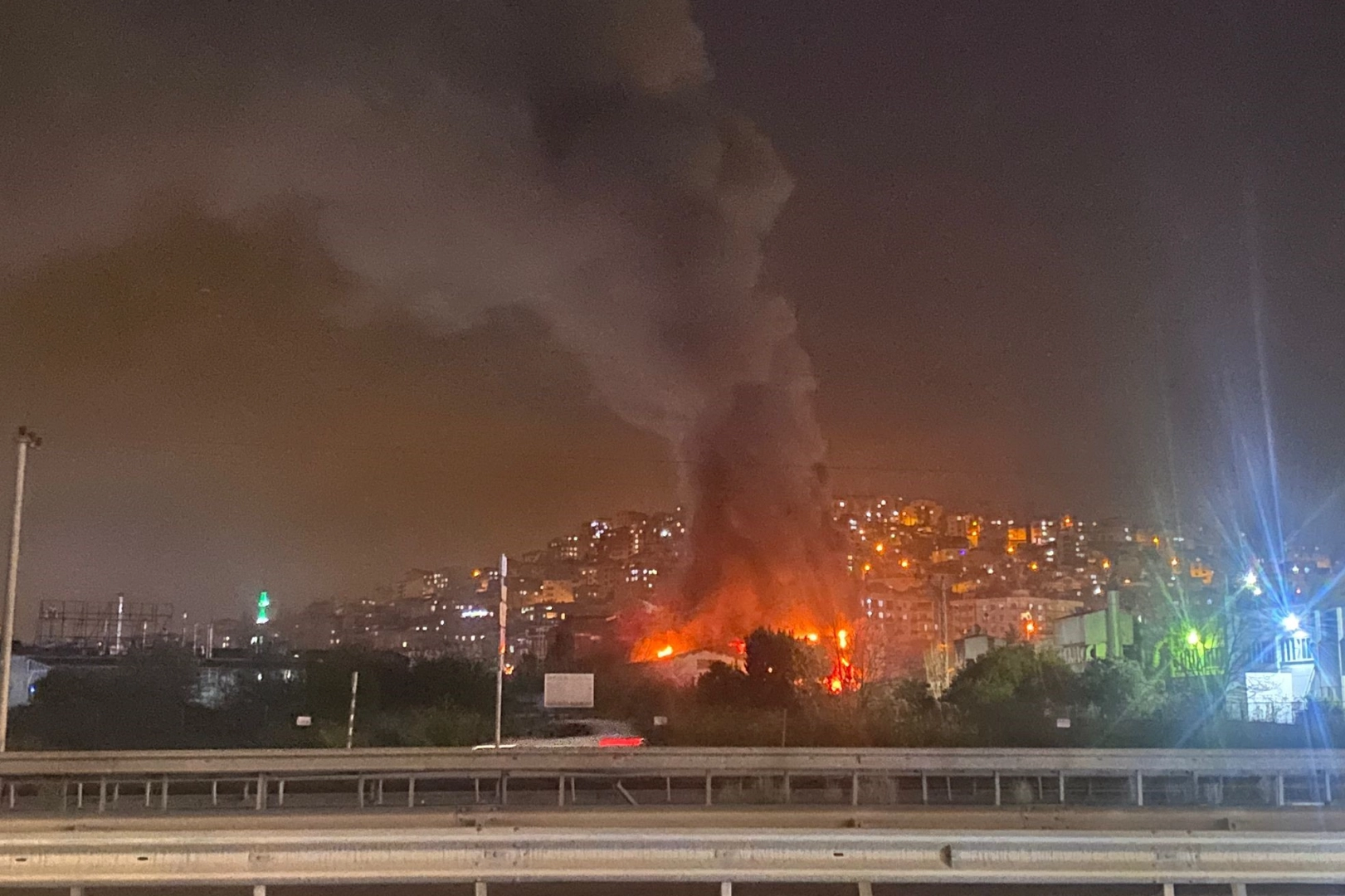 Gebze’de korkutan yangın! Ekipler müdahale ediyor