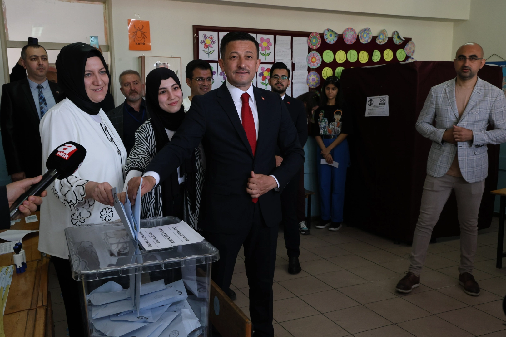 Hamza Dağ'dan Cemil Tugay'a tebrik