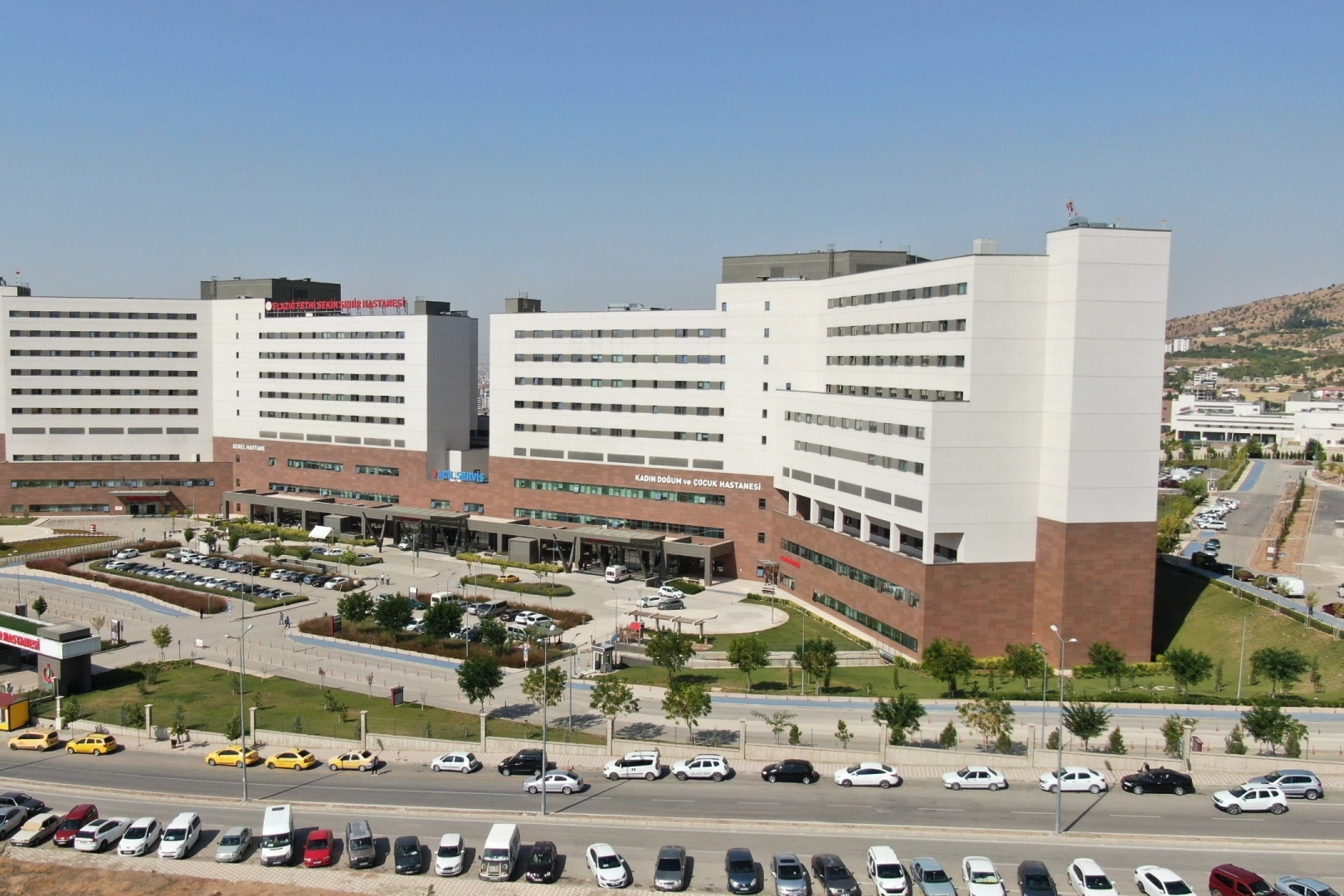 Fethi Sekin Şehir Hastanesi'nde klinik başvurular kabul edildi