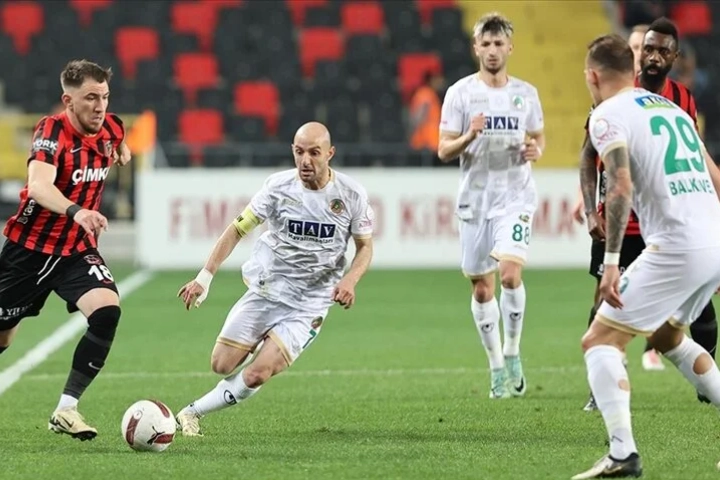 Corendon Alanyaspor Gaziantep FK'yı 3-0 yendi