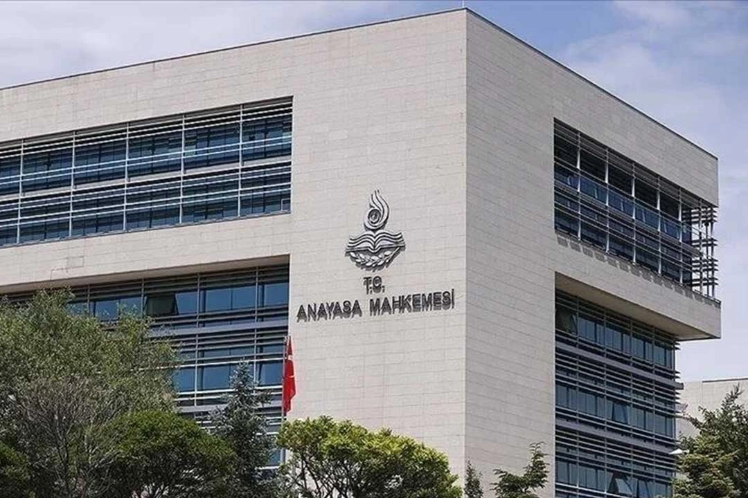 Anayasa’ya aykırı bulundu: İzinsiz yapılar karar alınmadan yıkılamayacak!