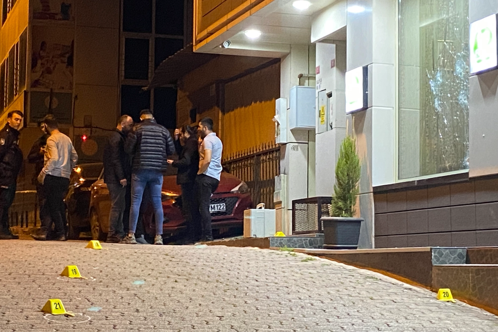 İstanbul'da otele uzun namlulu silahlarla kurşun yağdırdılar haberinin görseli