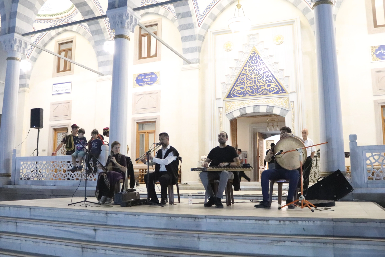 İzmir haber: Teravih sonrası tasavvuf musikisi keyfi
