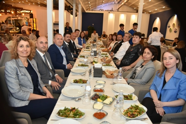 Karşıyaka'daki kamu kurum yöneticileri iftarda buluştu