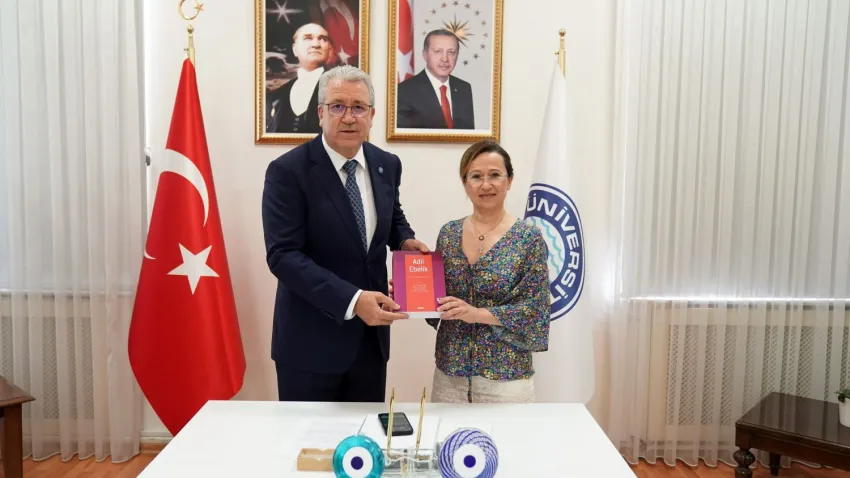 “Adli Ebelik” kitabı raflarda haberinin görseli