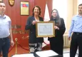 Foça’nın ilk kadın başkanı mazbatasını aldı