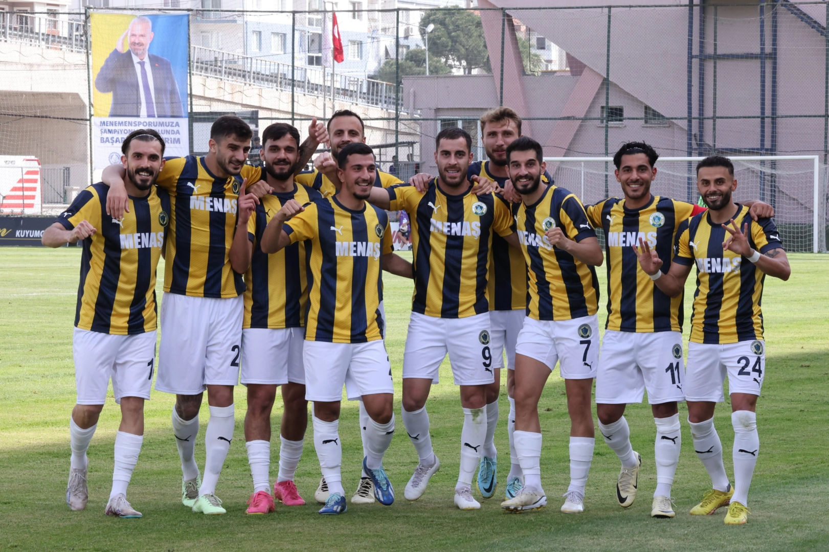 Menemen beşledi: Yılmaz Vural'ın öğrencileri 5'de 5 yaptı