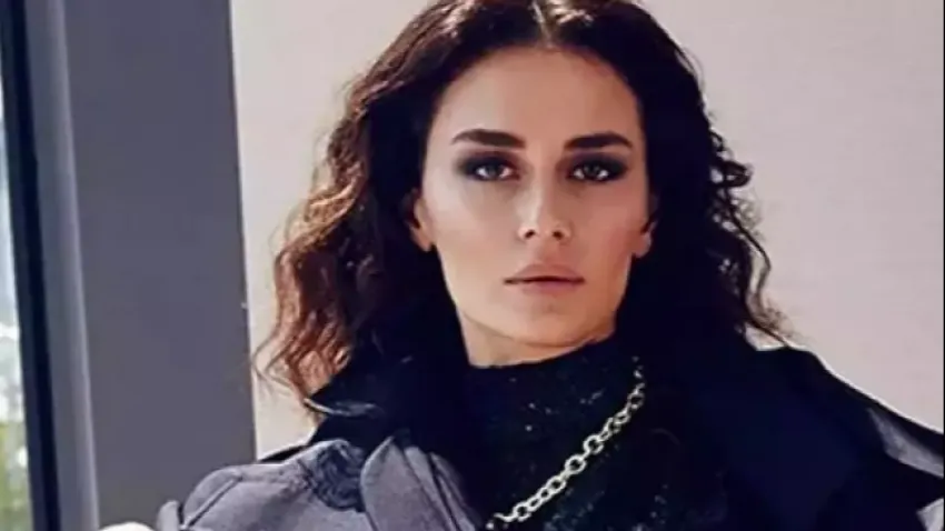 Şarkıcı ve eski manken Ayşe Hatun Önal kimdir? Ayşe Hatun Önal aslen nereli? haberinin görseli