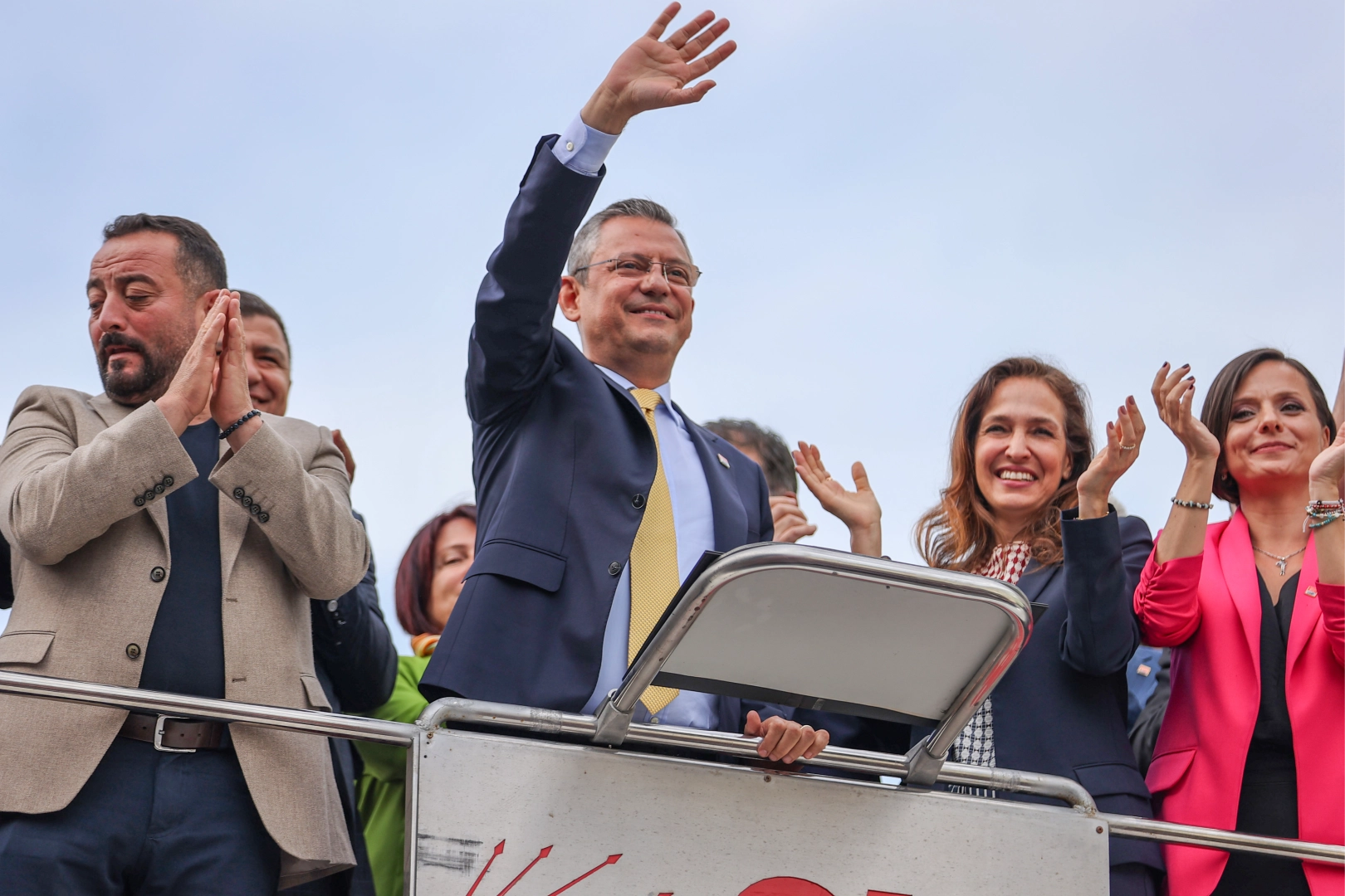 Zafer sonrası Özel’den İzmir’e ilk uyarı! Her kim ki hata yaparsa…