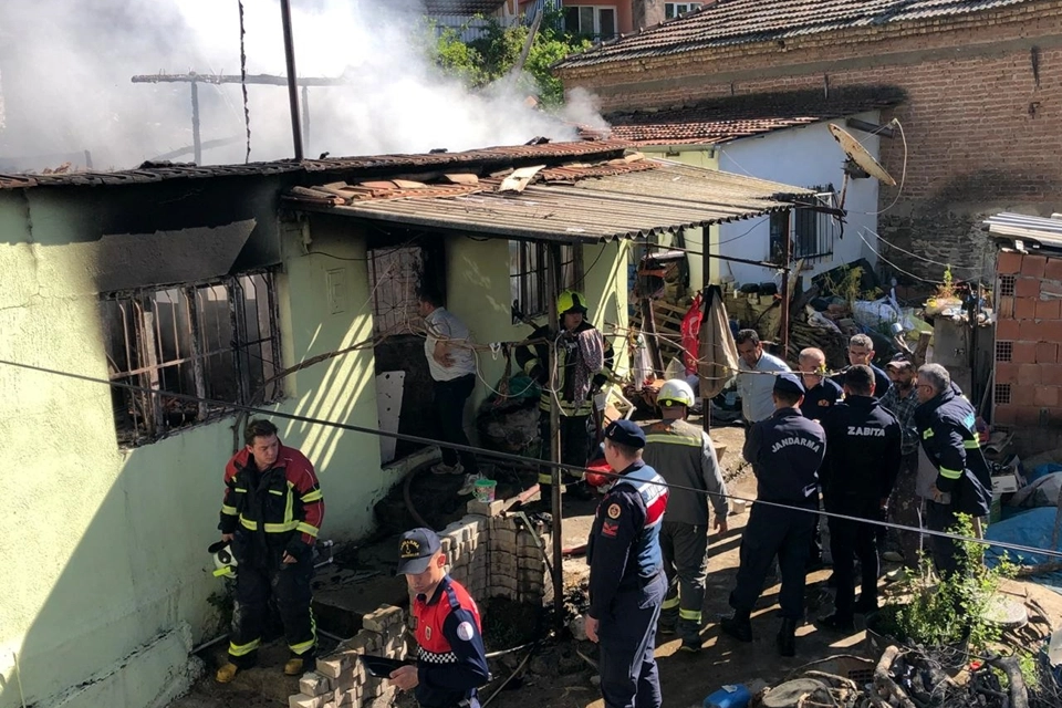 Aydın'da çok acın olay: 2 yaşındaki bebek evde çıkan yangında hayatını kaybetti