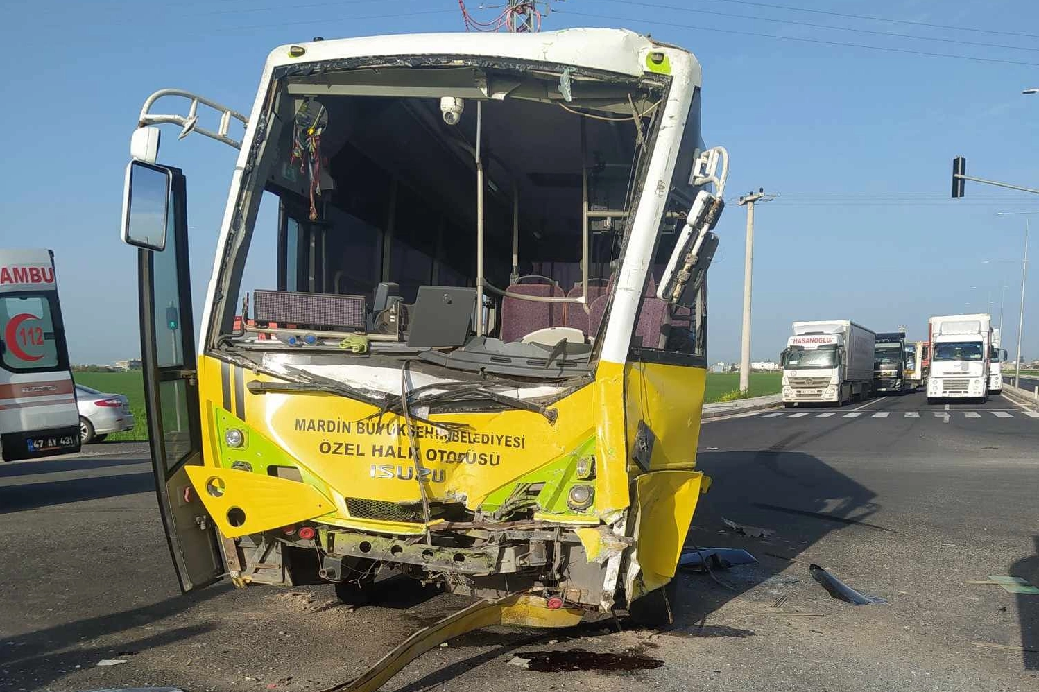 Halk otobüsü tır ile çarpıştı: Çok sayıda yaralı var!