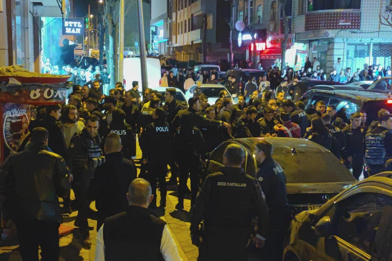  İstanbul’da ortalık karıştı: Bekçiler ile esnaf birbirine girdi haberinin görseli