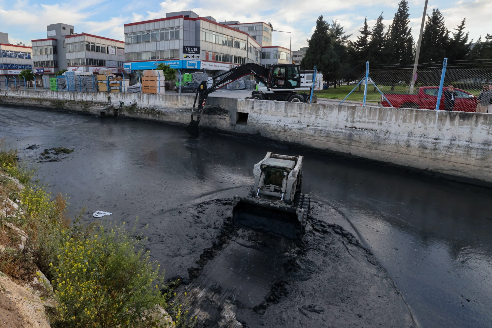 İZSU'dan temizlik atağı: Koku problemi son bulacak mı?