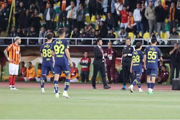 Süper Kupa finalinden çekilen Fenerbahçe'den ilk açıklama geldi