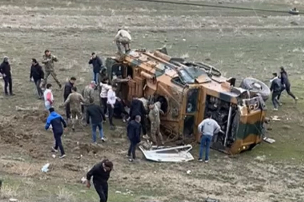 Van’da askeri araç kaza yaptı: Yaralılar var haberinin görseli