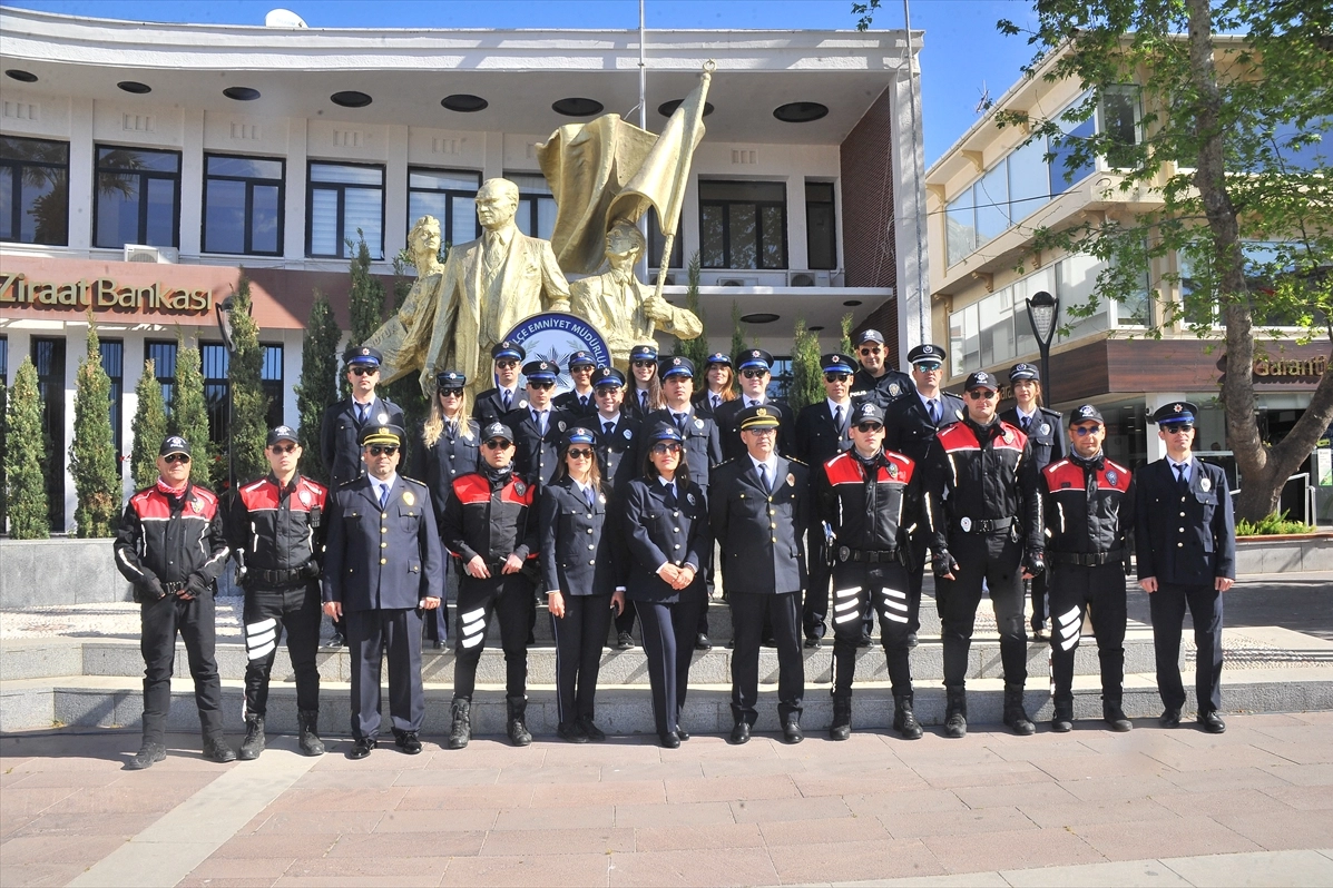 İzmir'de Türk Polis Teşkilatının kuruluş yıl dönümü kutlandı