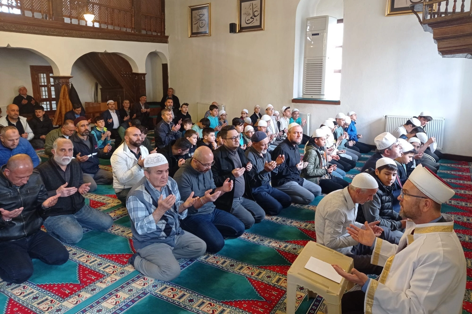 Kütahyalı hafız öğrenciler hatim etti haberinin görseli