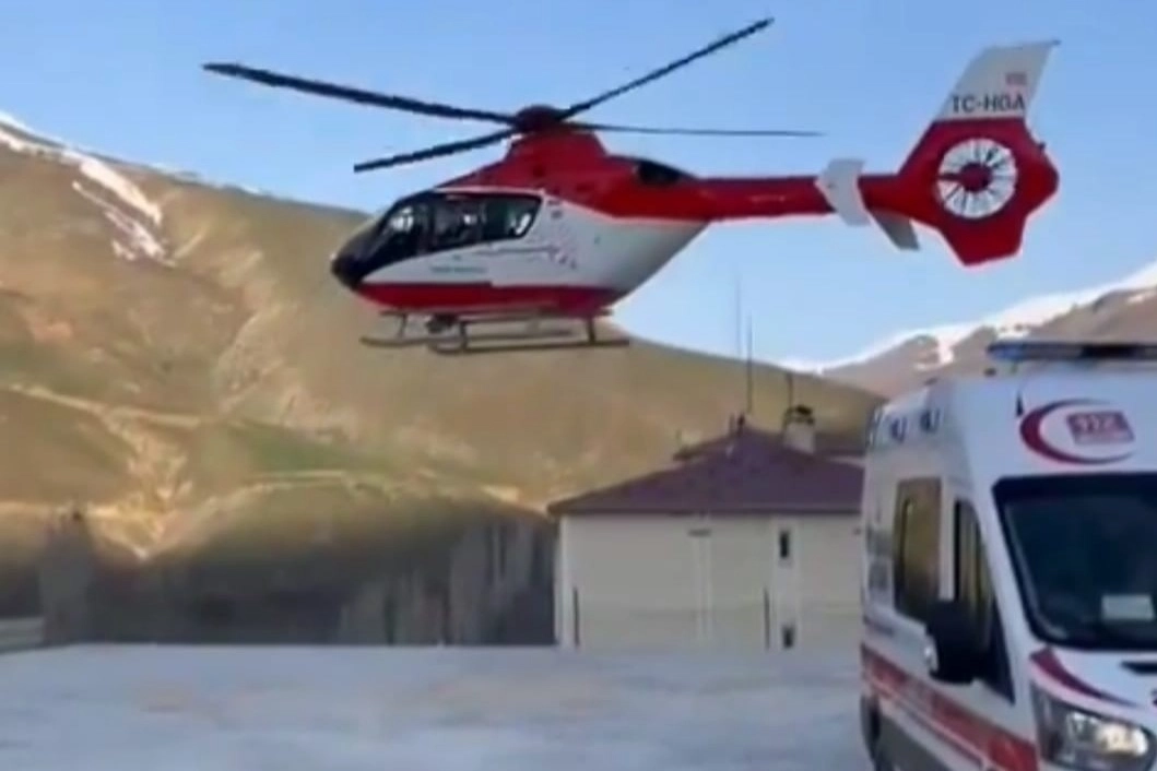 Van’da ambulans helikopter 'solunum sıkıntısı' olan hasta için havalandı