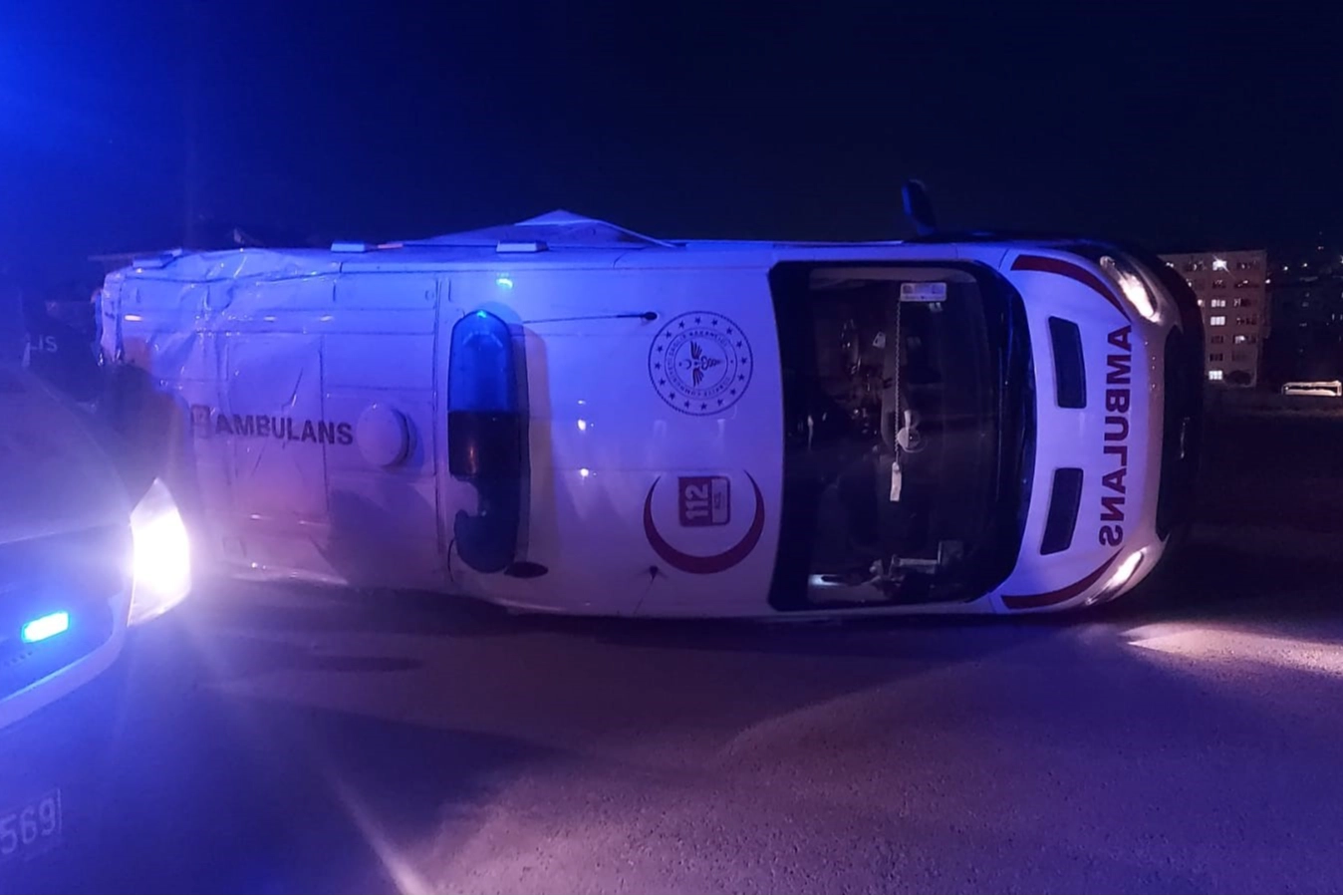 Hasta almaya giden ambulans kaza yaptı: Yaralılar var! haberinin görseli