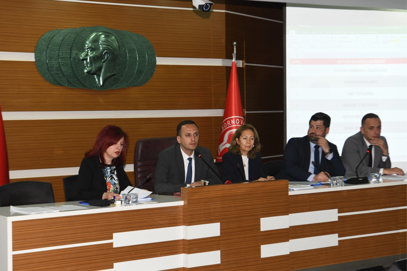 Bornova’da ilk meclis Ömer Eşki başkanlığında gerçekleşti haberinin görseli