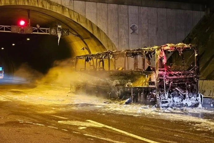 Bursa'da seyir halindeki yolcu otobüsünde yangın çıktı