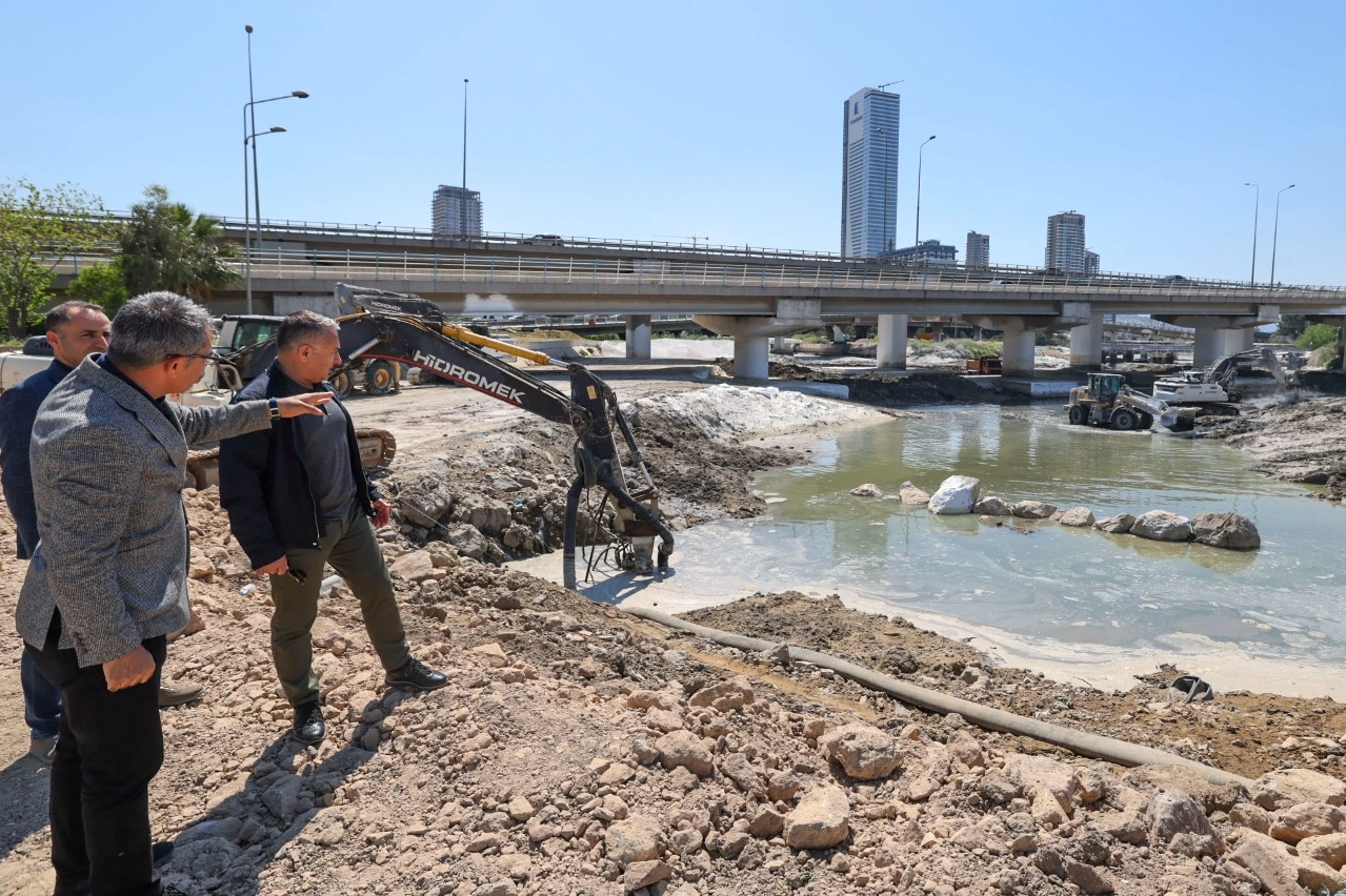 İzmir'de temiz körfez mesaisi