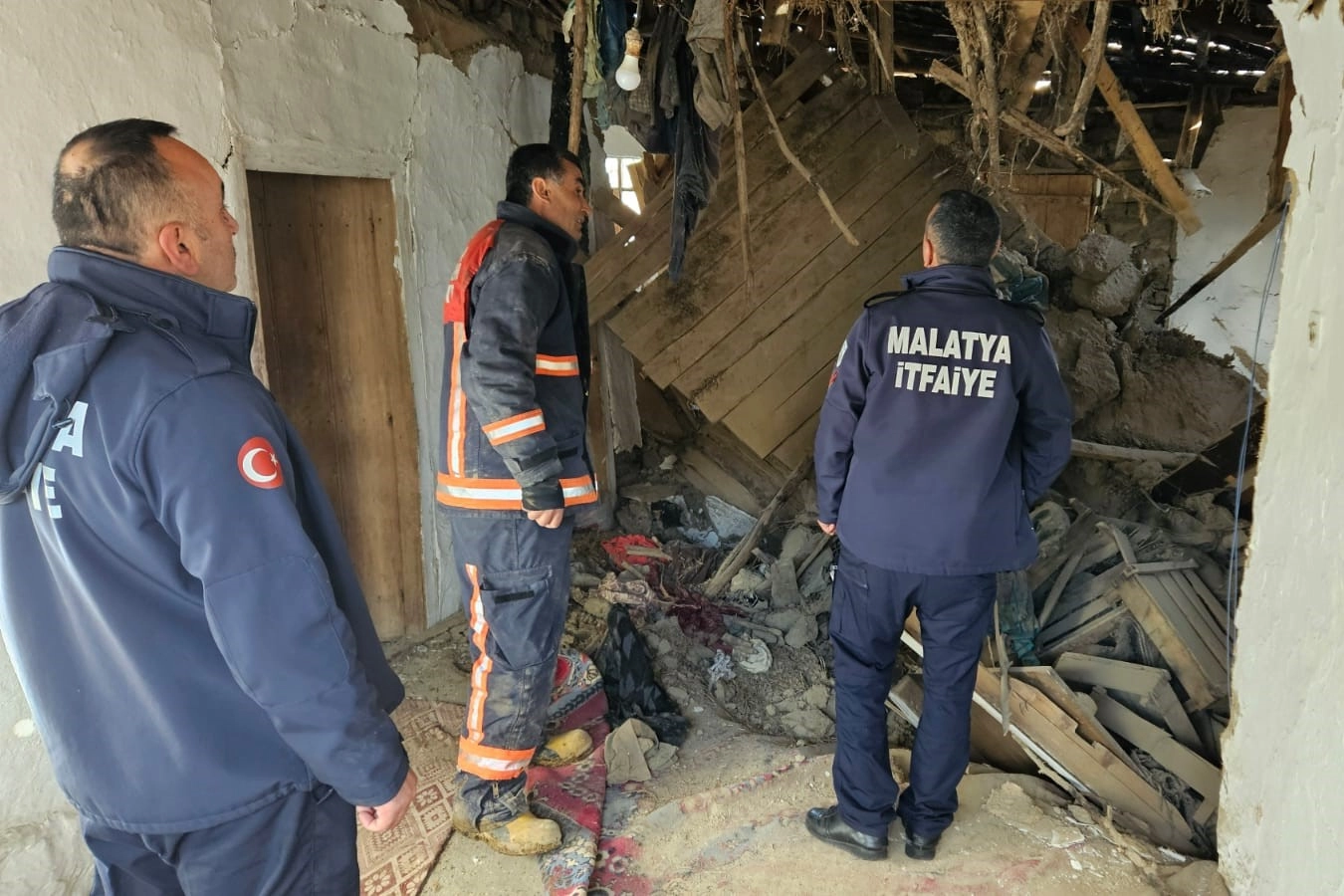 Malatya’da göçük: Ağıl çöktü, hayvanlar göçük altında kaldı