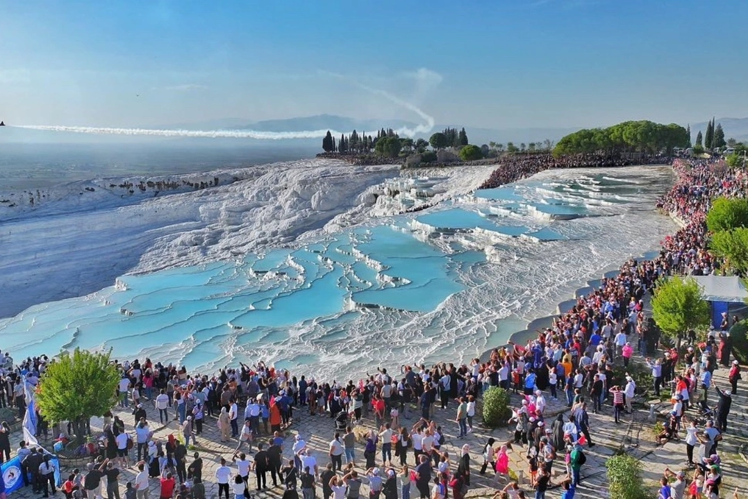 Pamukkale’ye 6 günde 50 bin kişi akın etti