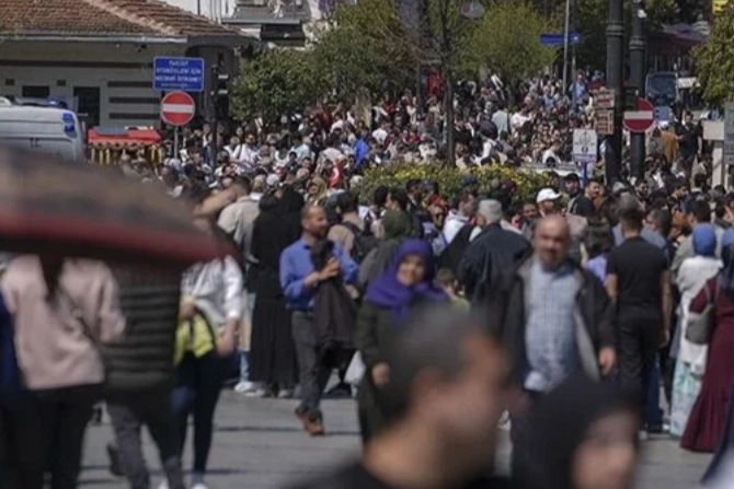 İstanbul'da tarihi yarımadadaki turistik mekanlarda bayram yoğunluğu