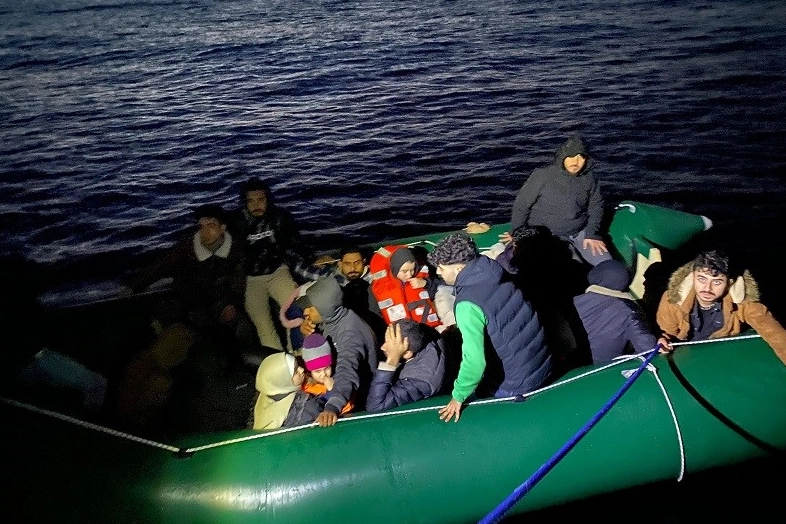 Kuşadası'nda sahil güvenlik operasyonu: 34 düzensiz göçmen kurtarıldı haberinin görseli