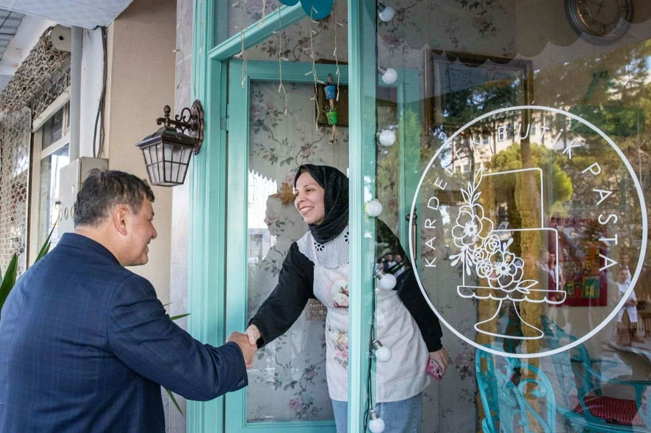 Başkan Cemil Tugay Kınık'ta vatandaşlarla buluştu haberinin görseli