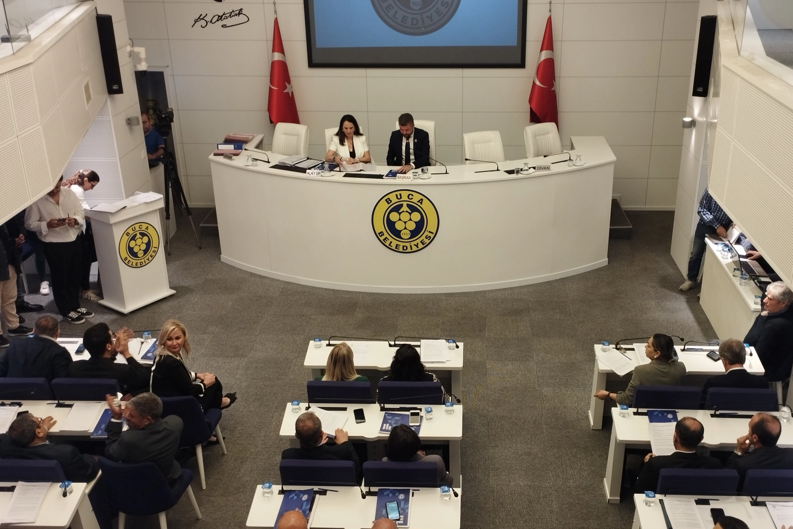 Buca’da yeni dönemin ilk meclisi: Başkan Duman’dan AK Parti’ye destek haberinin görseli