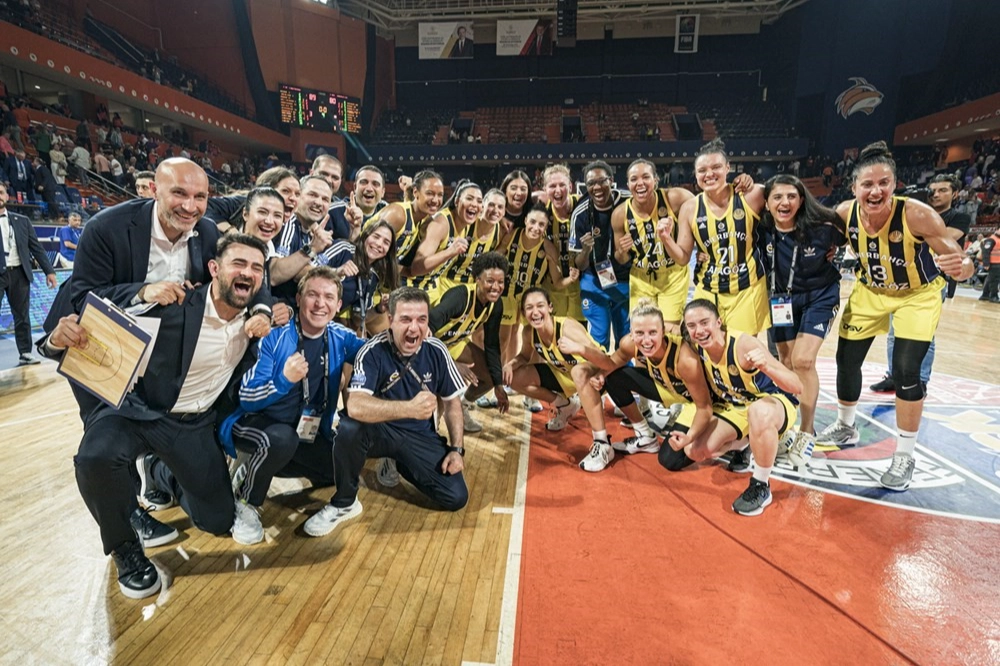 Euroleague'de şampiyon belli oluyor: Fenerbahçe kupayı üst üste 2 kere kazanabilecek mi? haberinin görseli