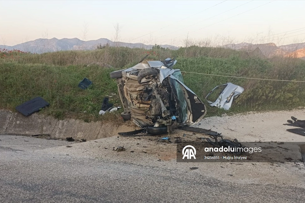 Muğla'da otomobil şarampole yuvarlandı: Ölü ve yaralılar var haberinin görseli