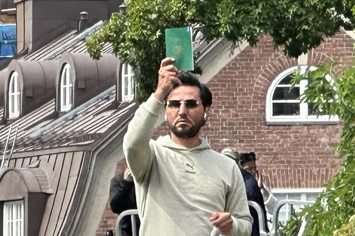 Norveç'te Kur'an-ı Kerim yakan provokatör sınır dışı edildi haberinin görseli